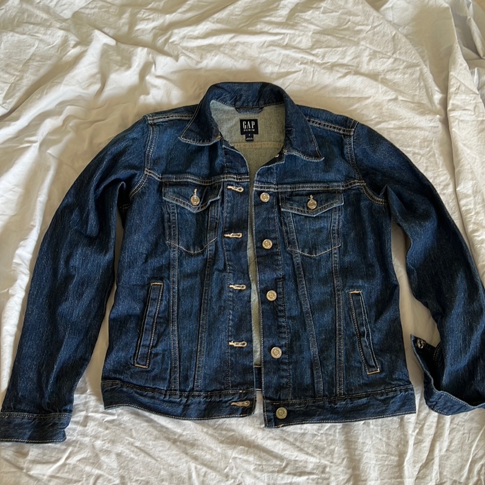Gap denim jacket - women’s S